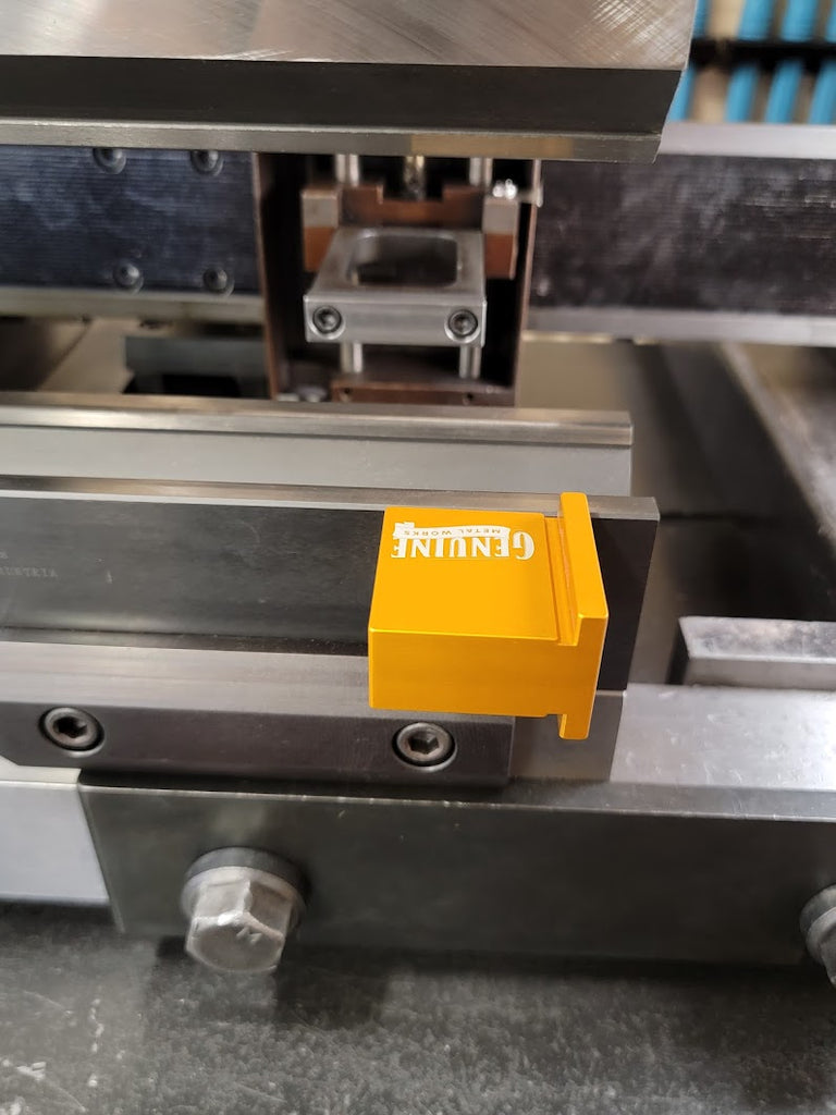 Magnetic squaring arm